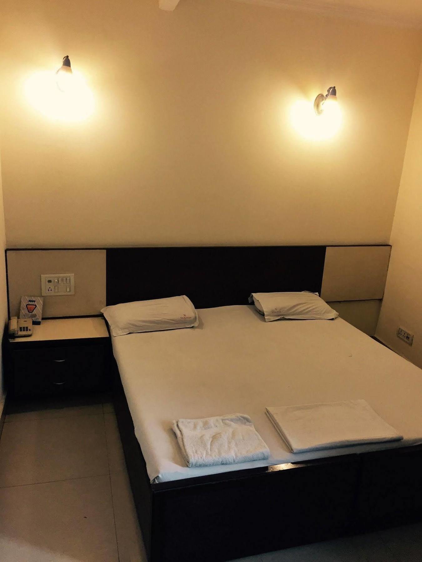 Vivek Hotel Nuova Delhi Esterno foto