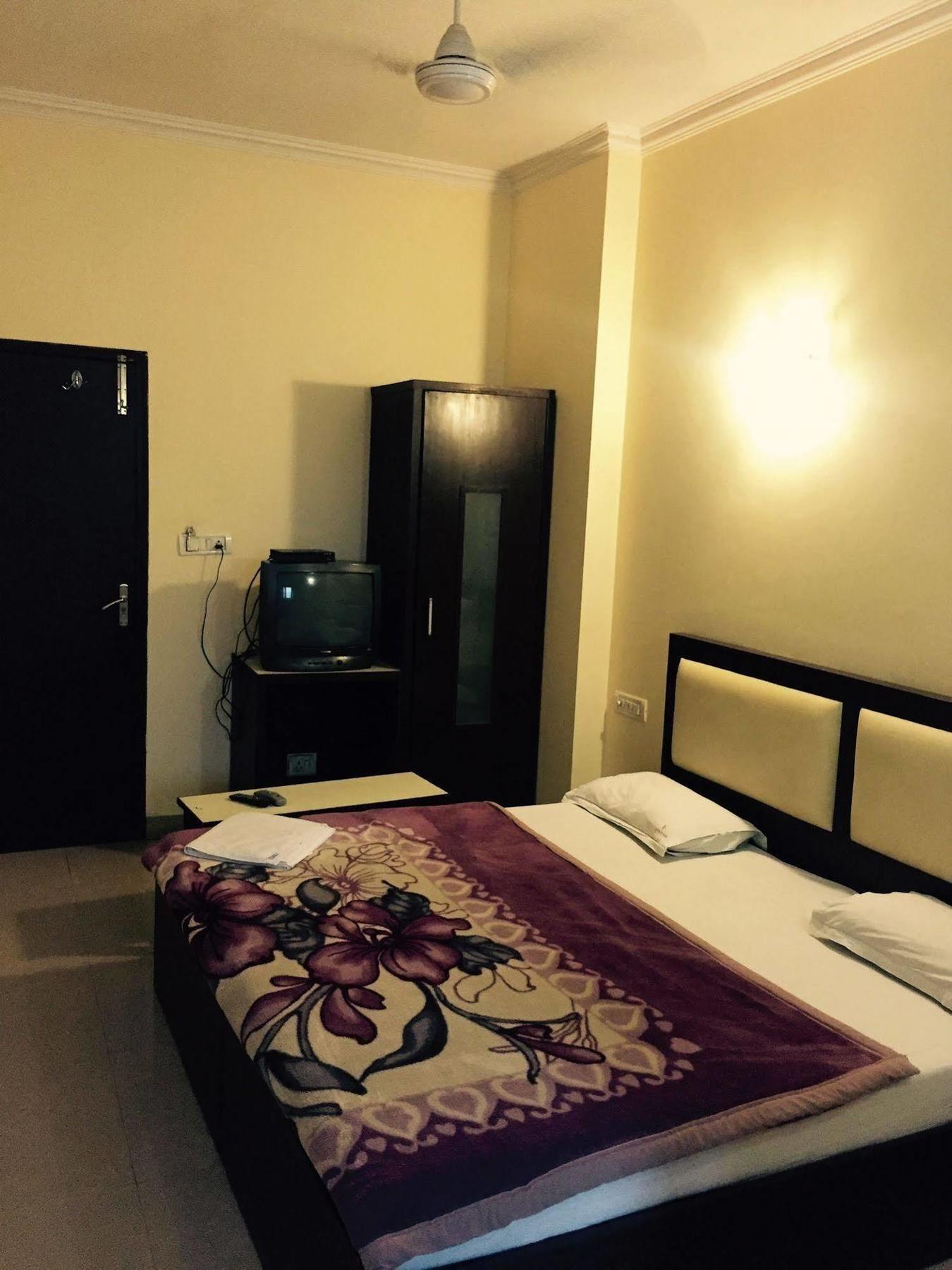 Vivek Hotel Nuova Delhi Esterno foto