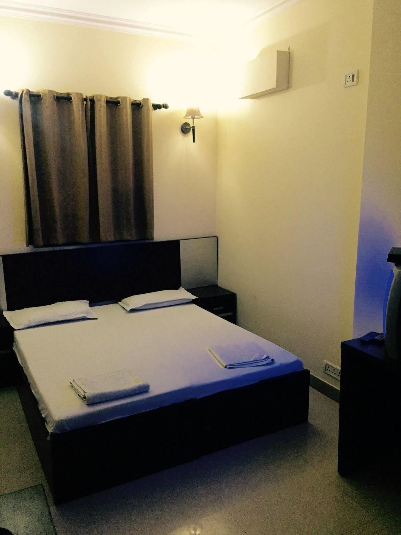 Vivek Hotel Nuova Delhi Esterno foto
