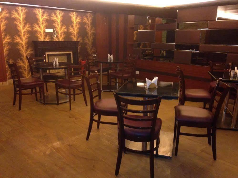 Vivek Hotel Nuova Delhi Esterno foto